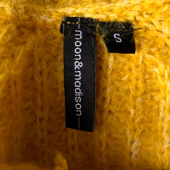 Yellow Sweater size S - Picture 3 of 3